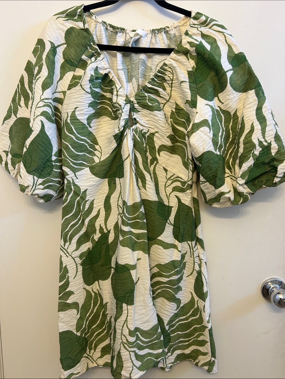 H&M White and Green Leafprint Puff Sleeve Top
